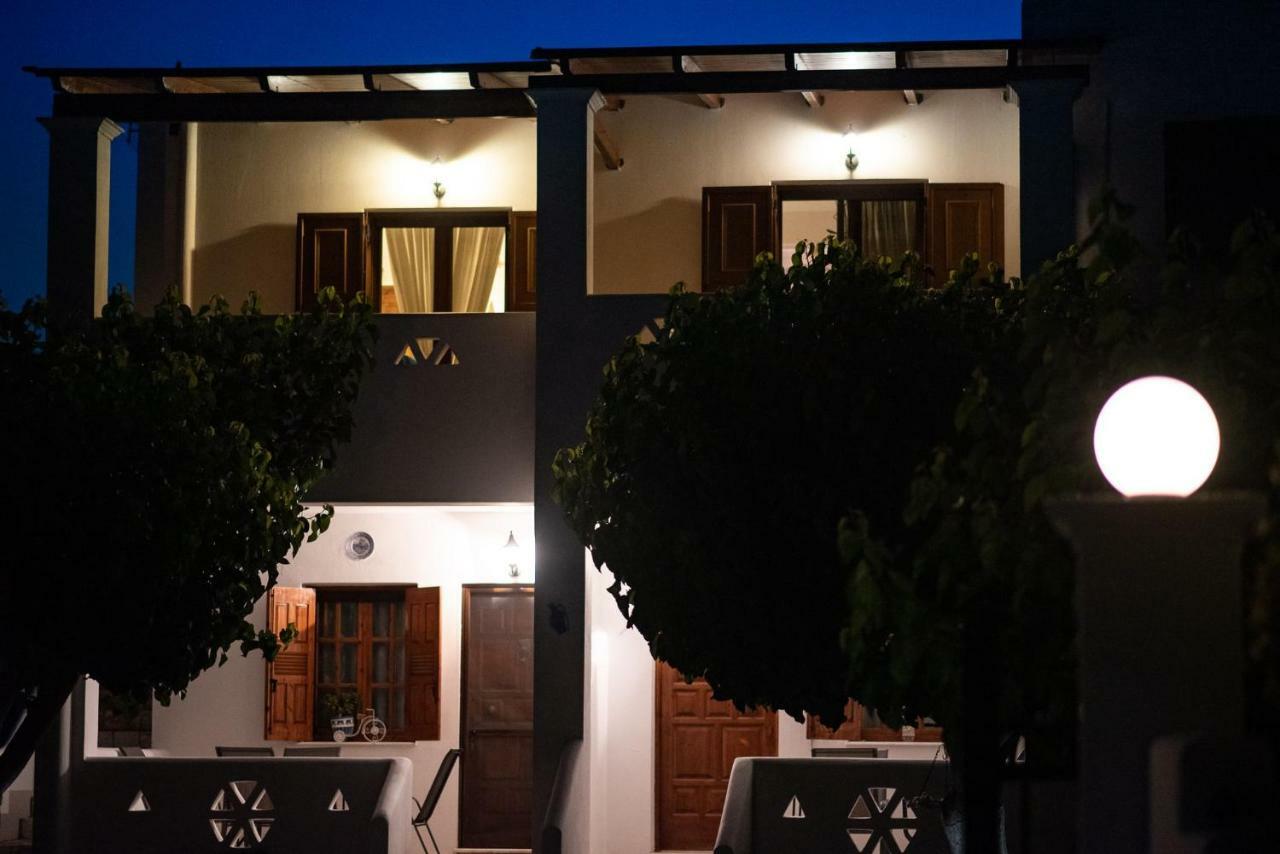 Athena'S Houses Skyros Exterior photo